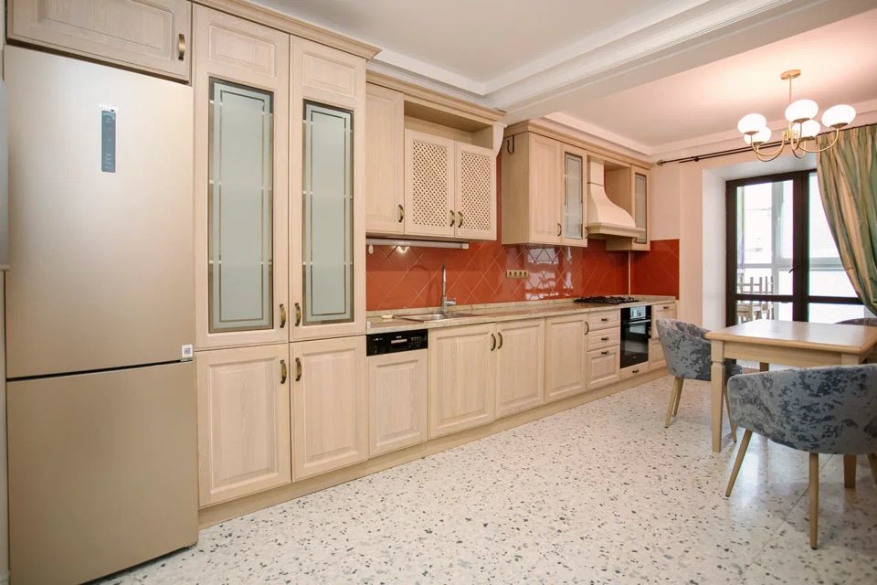 Продаётся 4-комнатная квартира, 122.8 м²