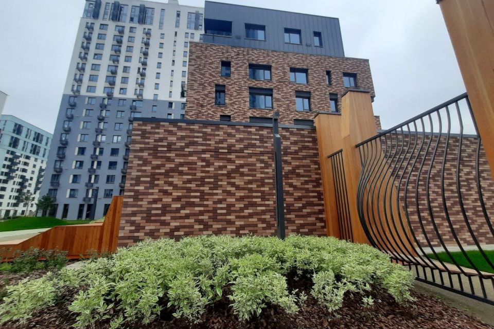 Продаётся 4-комнатная квартира, 135.7 м²