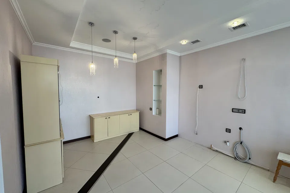 Продаётся 3-комнатная квартира, 140 м²