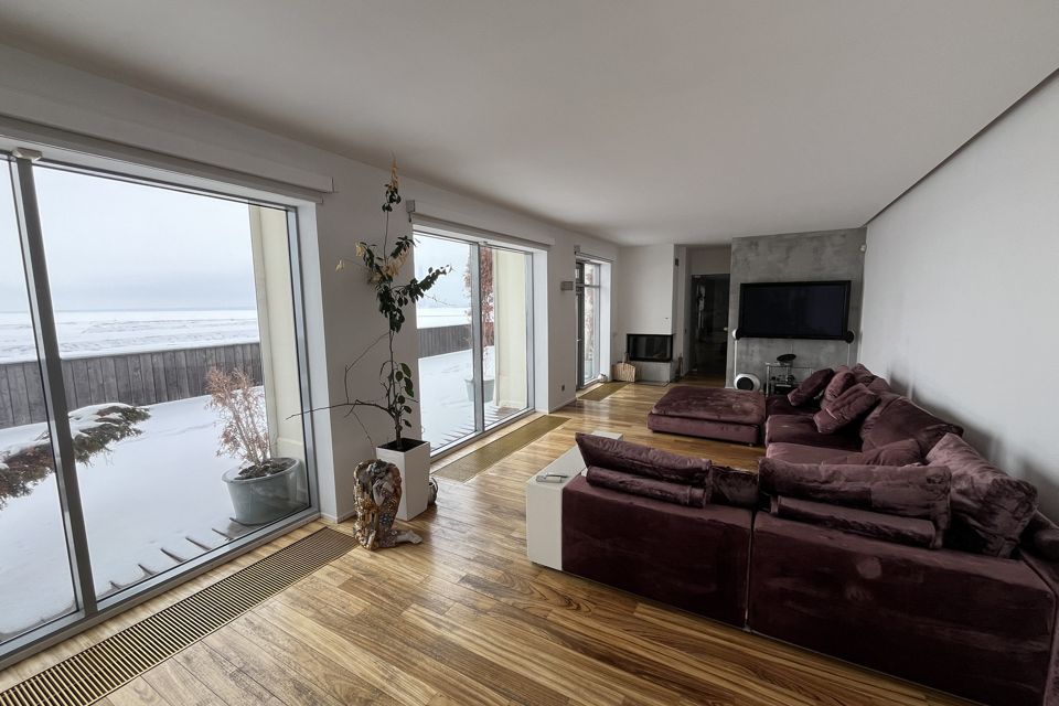 Продаётся 4-комнатная квартира, 210.2 м²