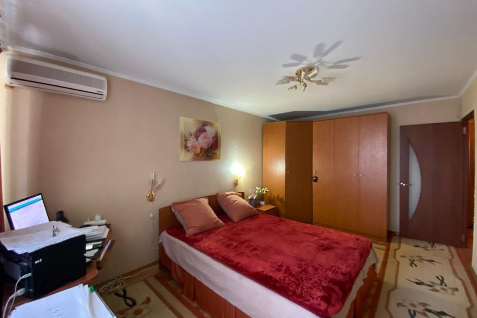 Продаётся 4-комнатная квартира, 74.1 м²