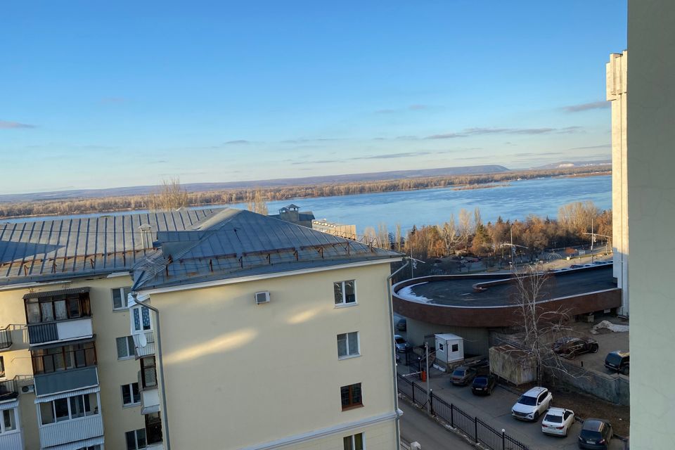 Продаётся 4-комнатная квартира, 185 м²
