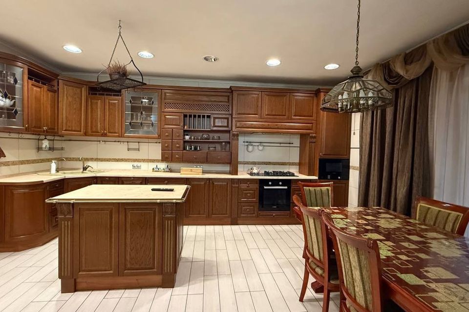 Продаётся 2-этажный дом, 300 м²