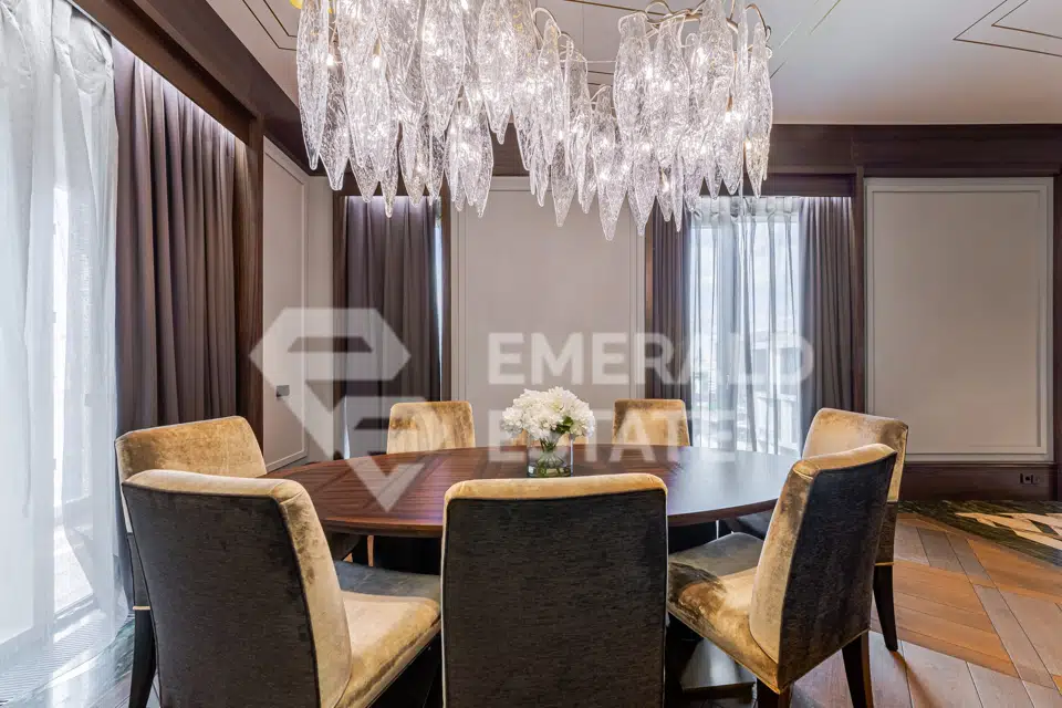 Продаётся 3-комнатная квартира, 155 м²