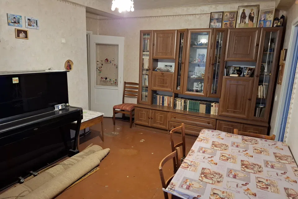 Продаётся 4-комнатная квартира, 57 м²