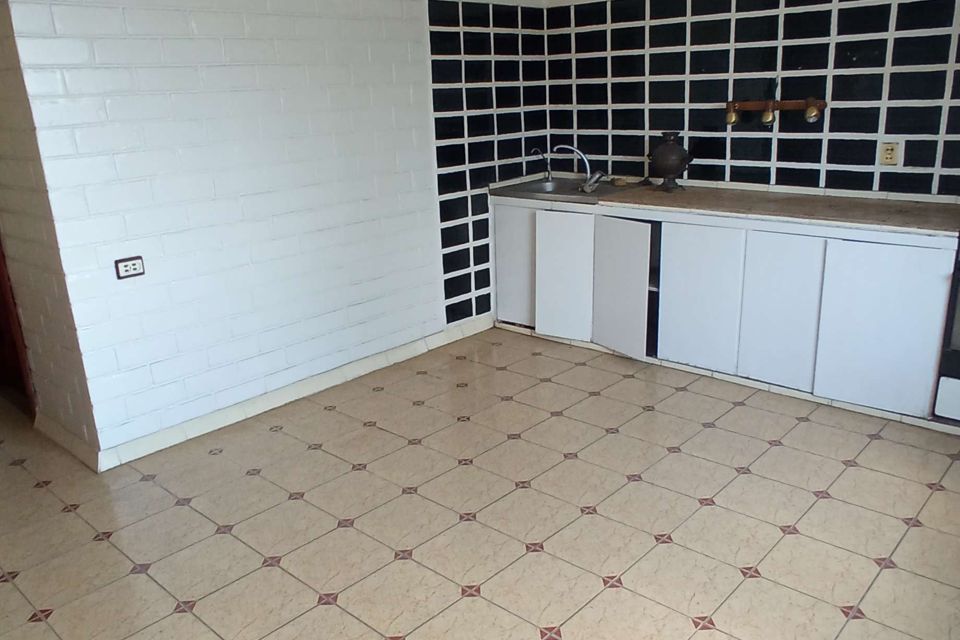 Продаётся 3-этажный дом, 500 м²