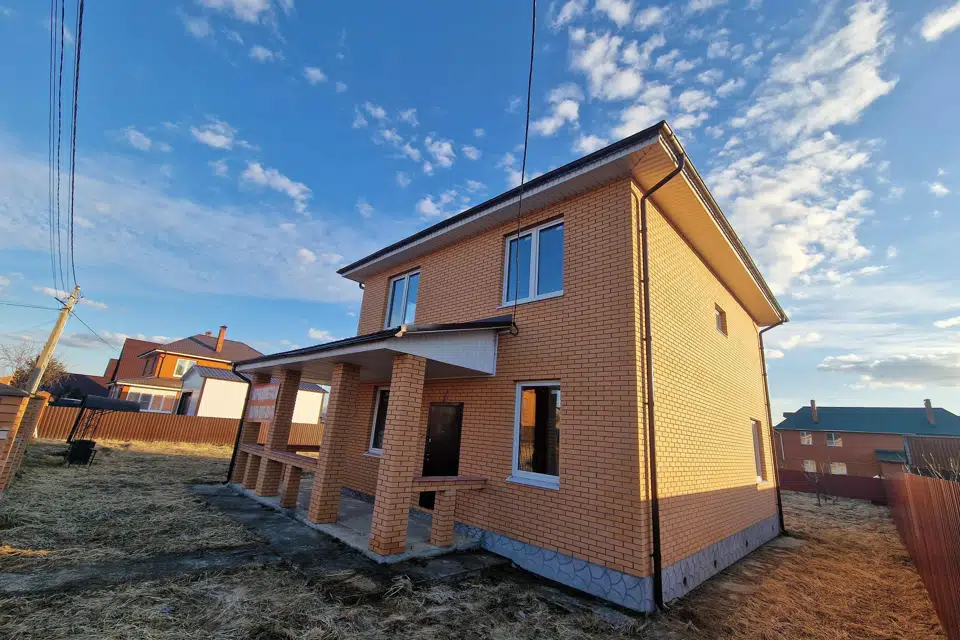 Продаётся 2-этажный дом, 140 м²