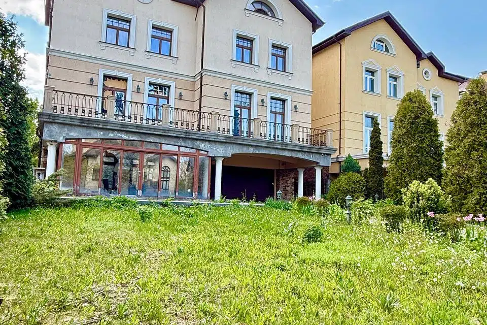 Продаётся 4-этажный дом, 631.4 м²