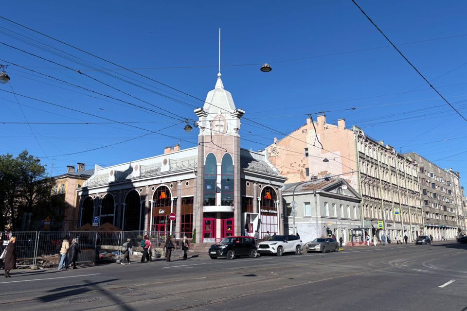 Продаётся 4-комнатная квартира, 122.8 м²