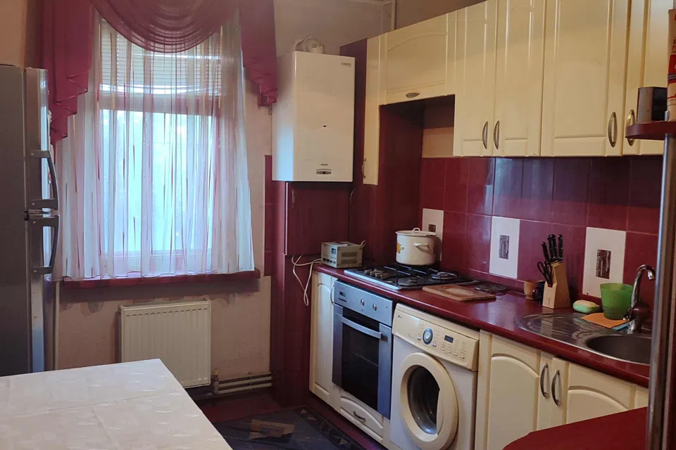 Продаётся 4-комнатная квартира, 82 м²