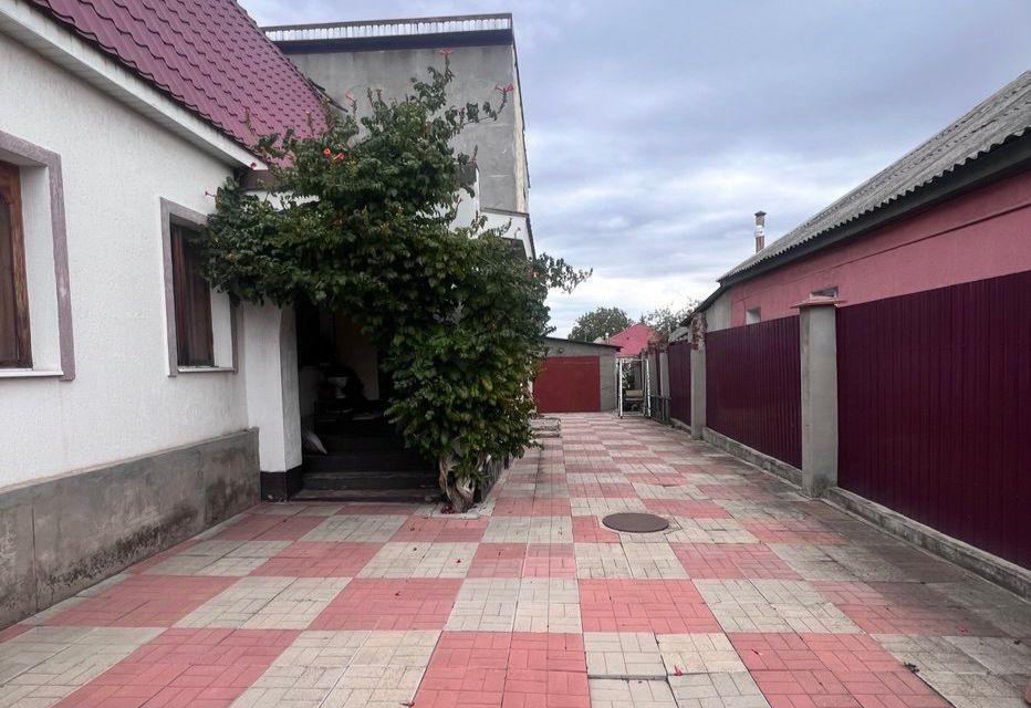 Продаётся 2-этажный дом, 200 м²