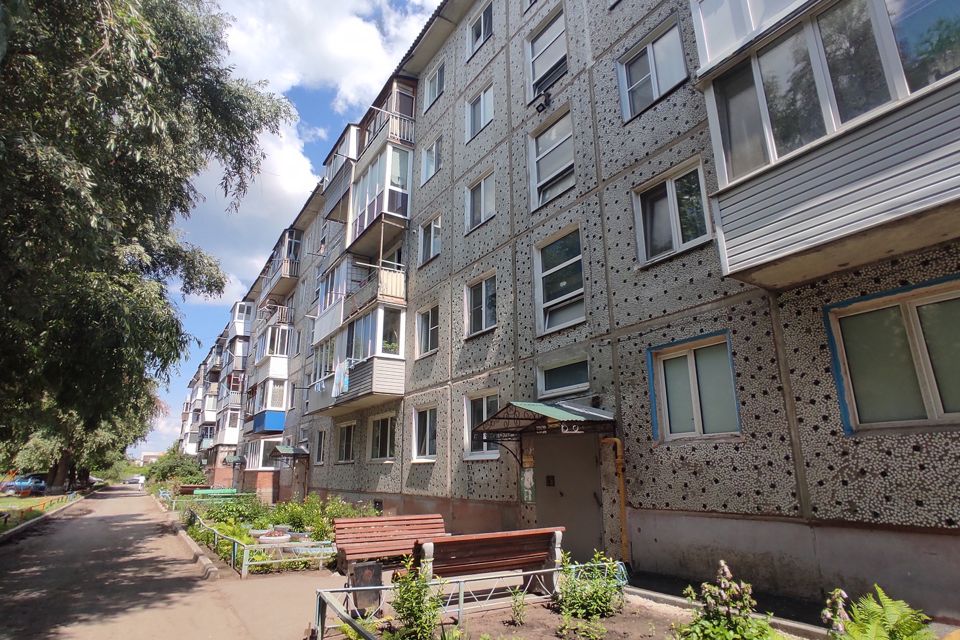 Продаётся 3-комнатная квартира, 49.8 м²