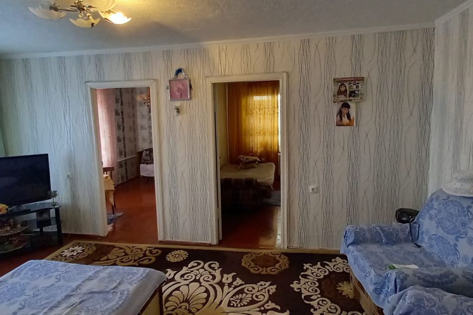 Продаётся 4-комнатная квартира, 62.5 м²