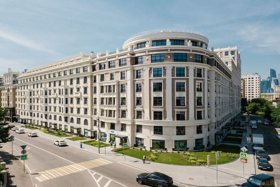 Продаётся 4-комнатная квартира, 285 м²