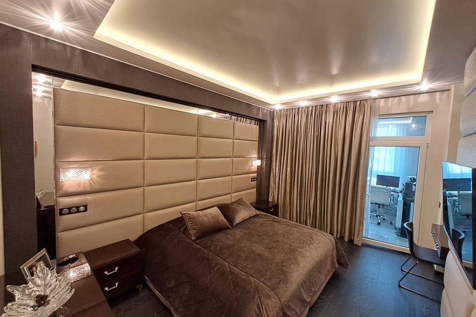 Продаётся 3-комнатная квартира, 132.3 м²