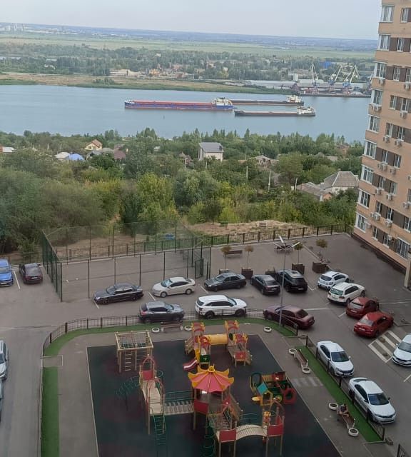 Продаётся 3-комнатная квартира, 101.6 м²