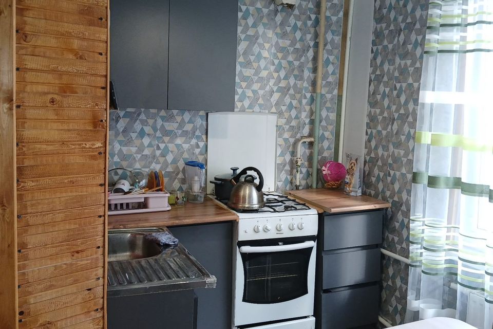 Продаётся 3-комнатная квартира, 42.4 м²