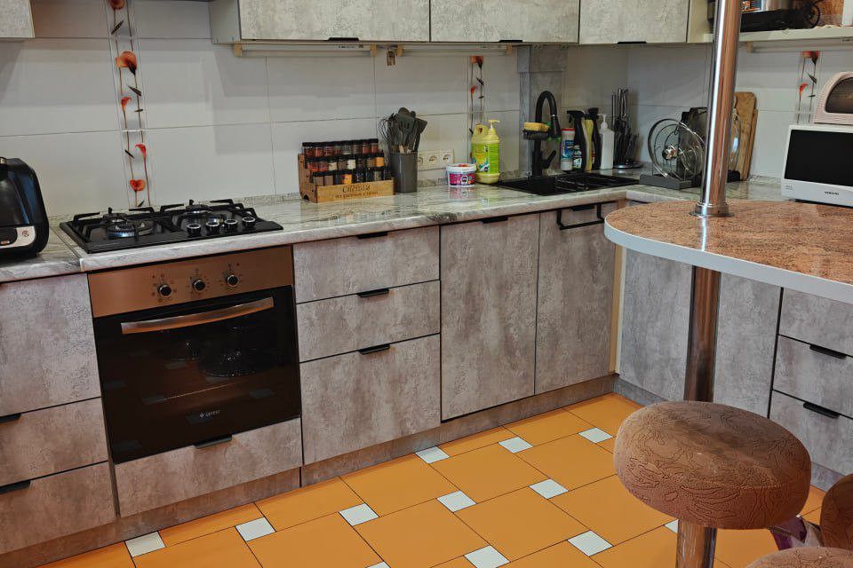 Продаётся 4-комнатная квартира, 85 м²