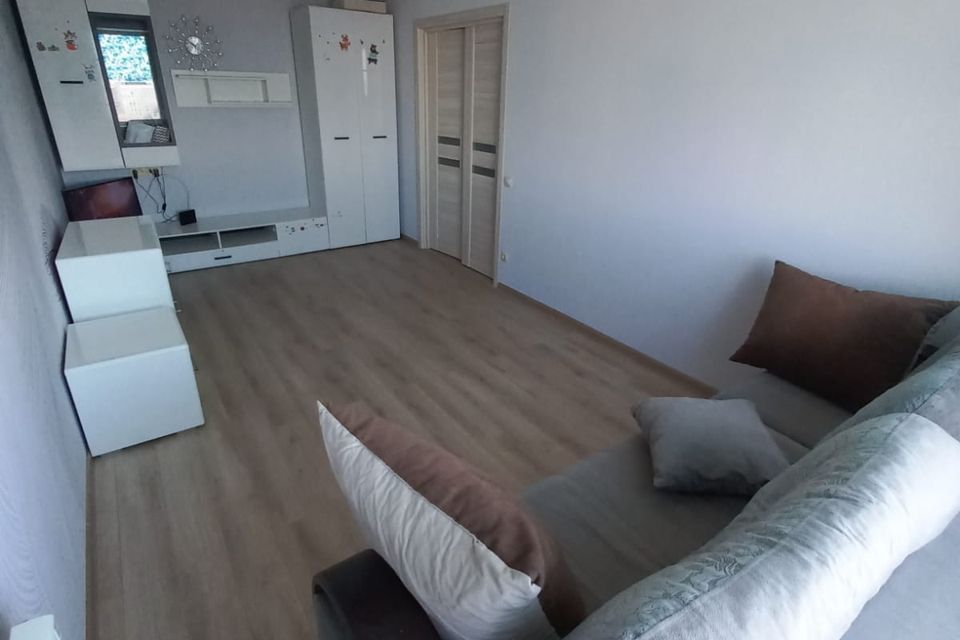 Продаётся 1-комнатная квартира, 42 м²