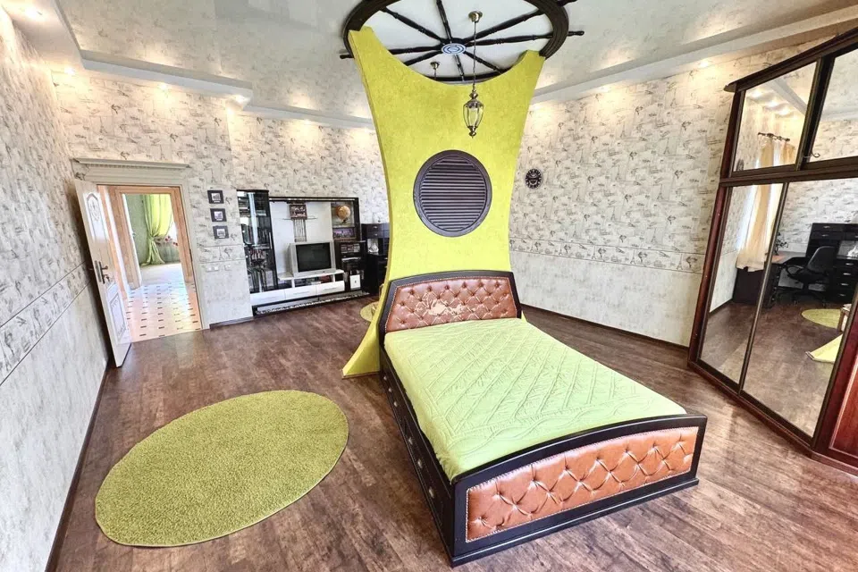 Продаётся 2-этажный дом, 515 м²