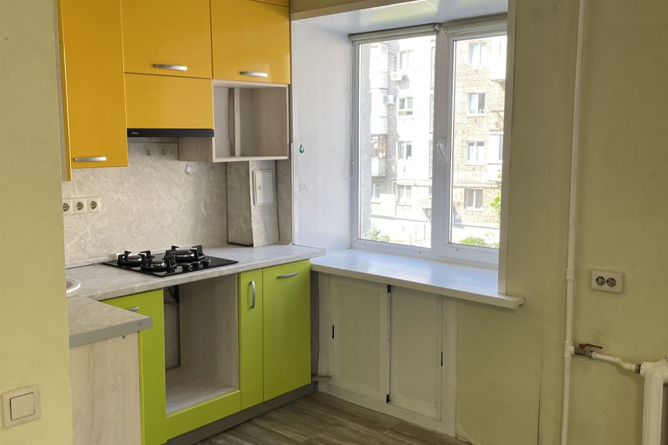 Продаётся 1-комнатная квартира, 42 м²