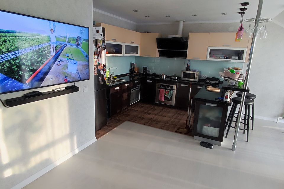 Продаётся 3-комнатная квартира, 119 м²