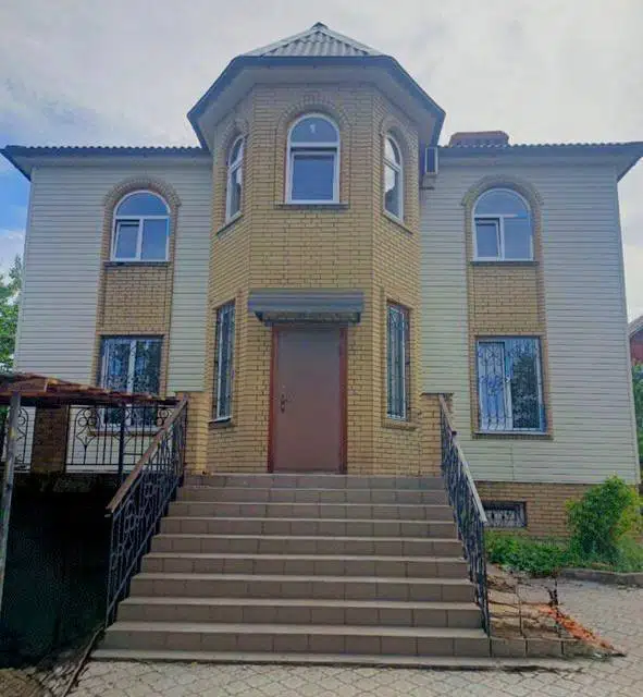 Продаётся 2-этажный дом, 270 м²