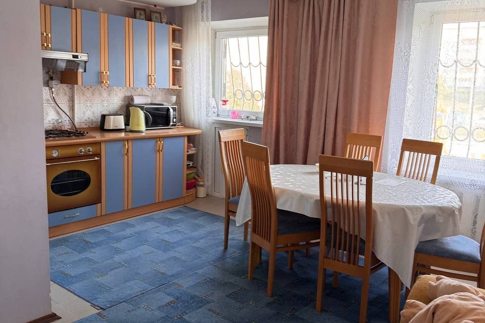 Продаётся 3-комнатная квартира, 101.4 м²
