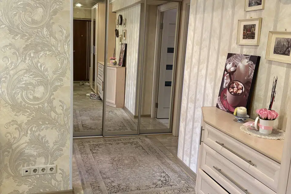 Продаётся 3-комнатная квартира, 57.3 м²