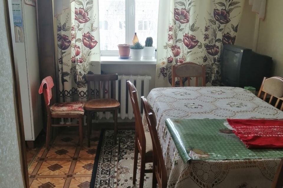 Продаётся 4-комнатная квартира, 61.5 м²
