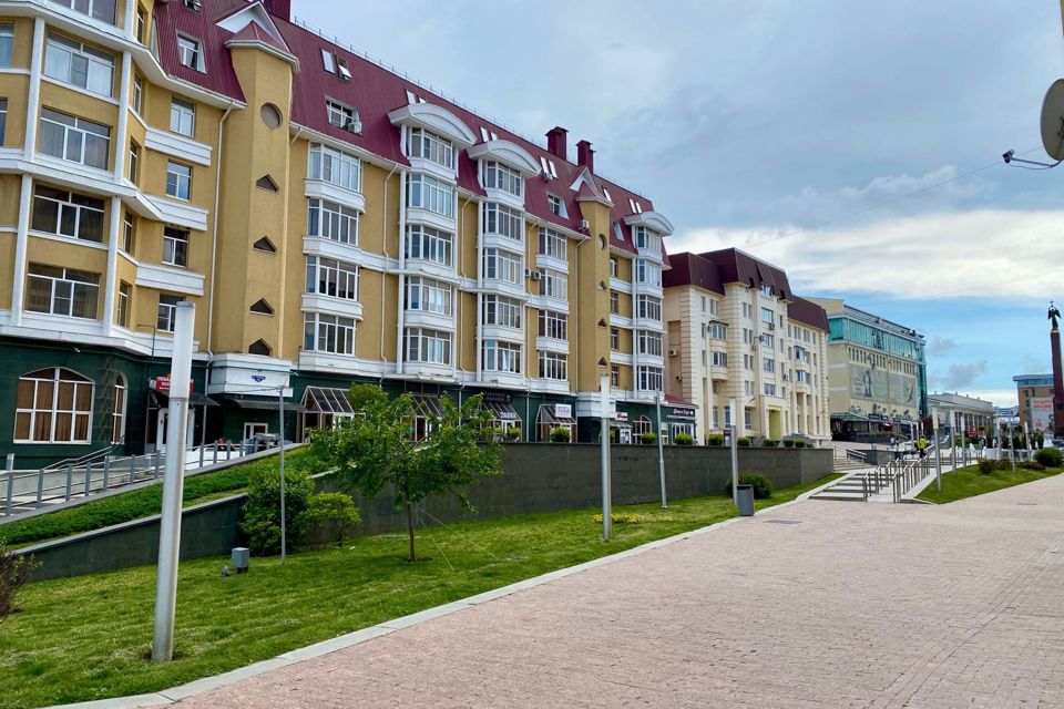 Продаётся 3-комнатная квартира, 118 м²