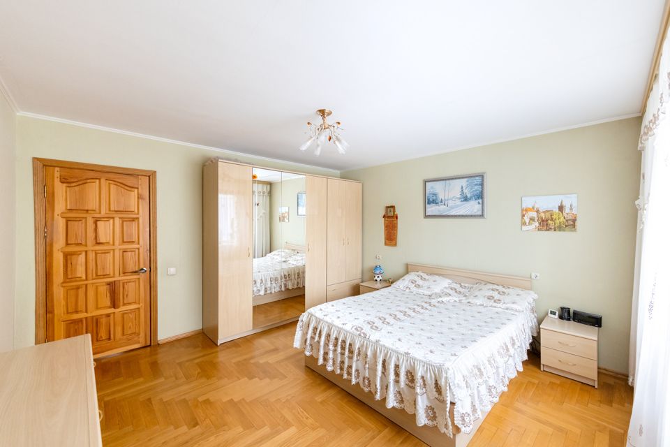 Продаётся 3-комнатная квартира, 106.5 м²