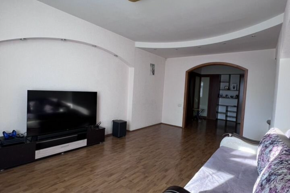 Продаётся 3-комнатная квартира, 118 м²