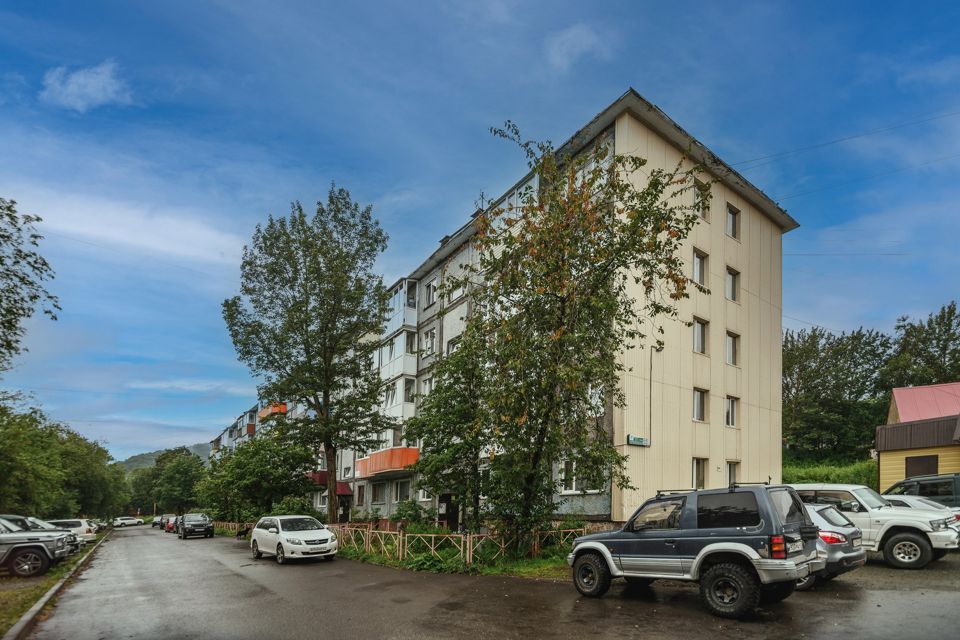 Продаётся 4-комнатная квартира, 60.4 м²