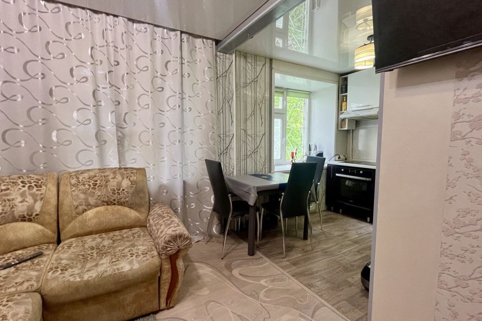 Продаётся 4-комнатная квартира, 58.8 м²