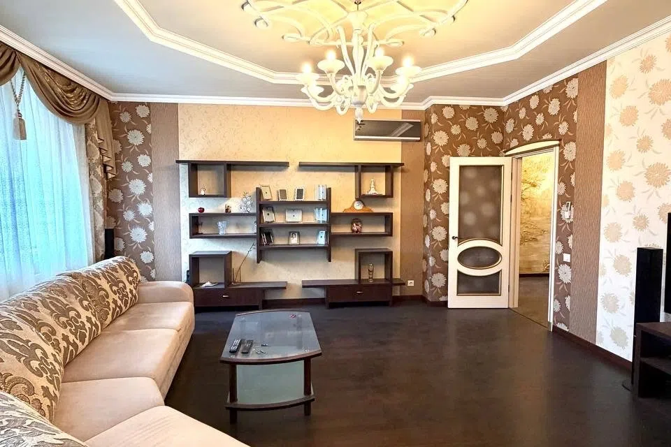 Продаётся 4-комнатная квартира, 130.1 м²