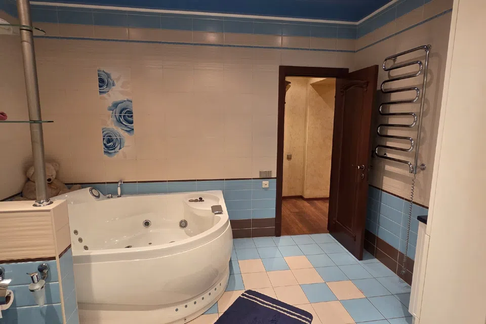 Продаётся 5-комнатная квартира, 197.1 м²