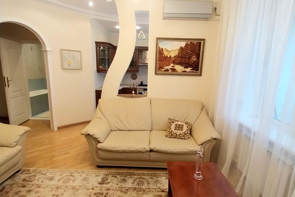 Продаётся 4-комнатная квартира, 90 м²