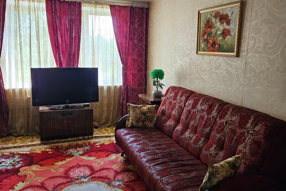 Продаётся 3-комнатная квартира, 51.9 м²