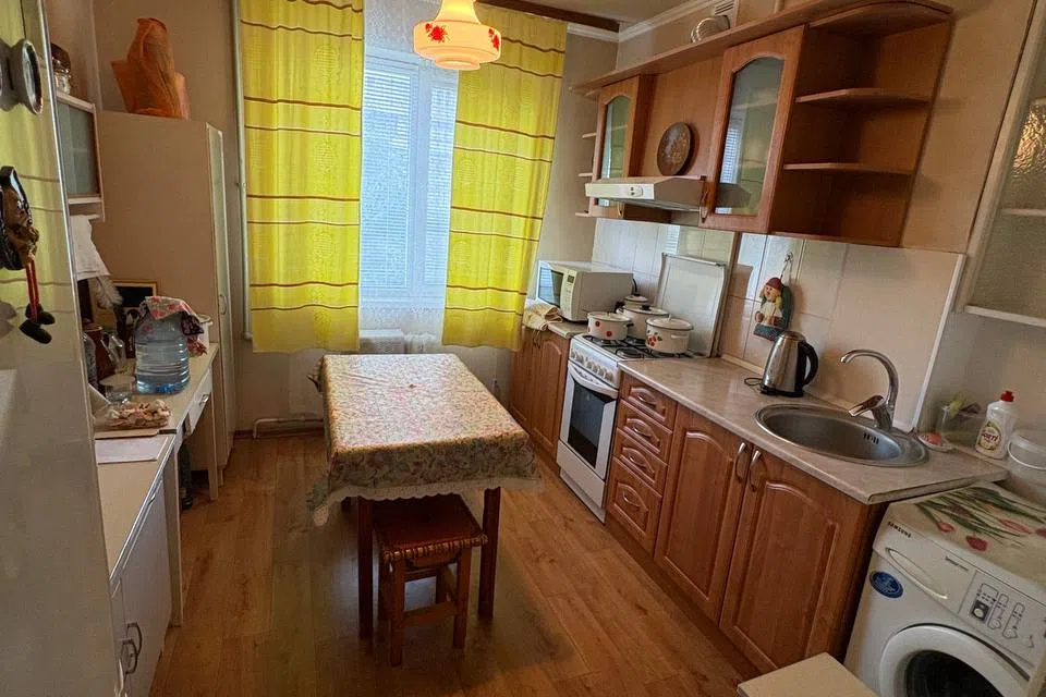 Продаётся 4-комнатная квартира, 65 м²