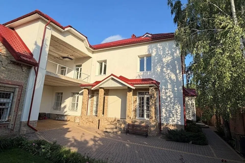 Продаётся 2-этажный дом, 292 м²
