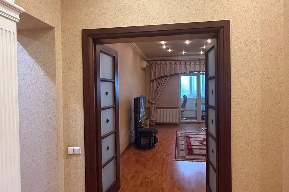 Продаётся 3-комнатная квартира, 135 м²