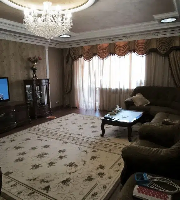 Продаётся 5-комнатная квартира, 180 м²