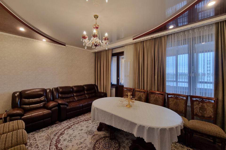 Продаётся 4-комнатная квартира, 130 м²