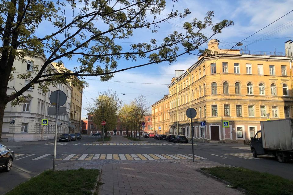 Продаётся 3-комнатная квартира, 104 м²