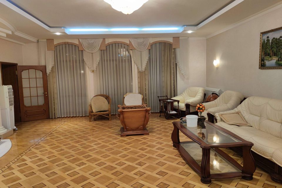 Продаётся 3-этажный дом, 577 м²