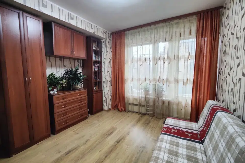Продаётся 4-комнатная квартира, 97.5 м²