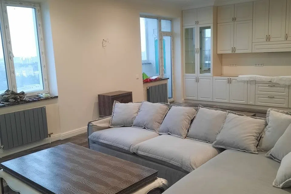 Продаётся 4-комнатная квартира, 145 м²