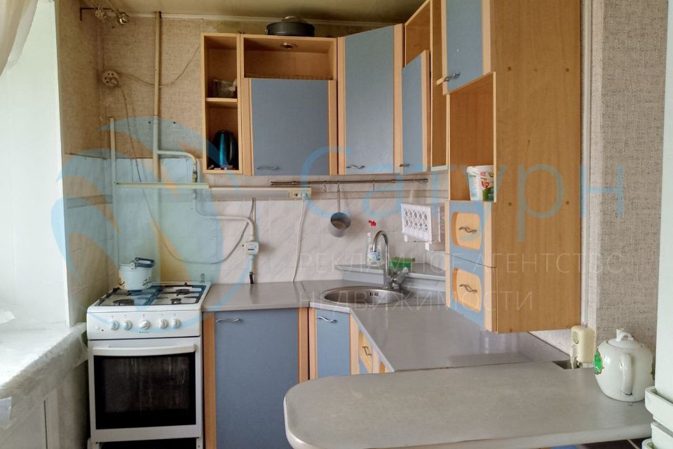 Продаётся 4-комнатная квартира, 59.8 м²