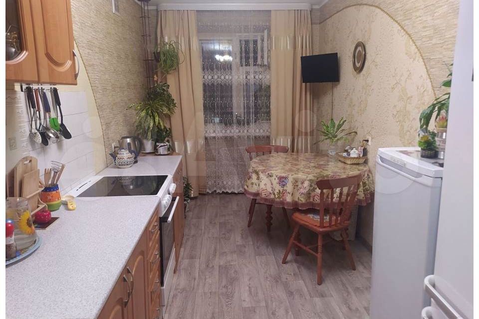 Продаётся 4-комнатная квартира, 75.5 м²